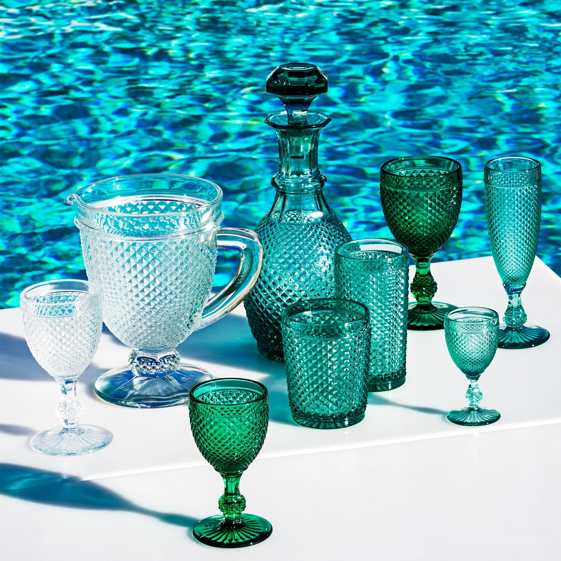 Set de copas de la colección Bicos de Vista Alegre en diferentes colores.