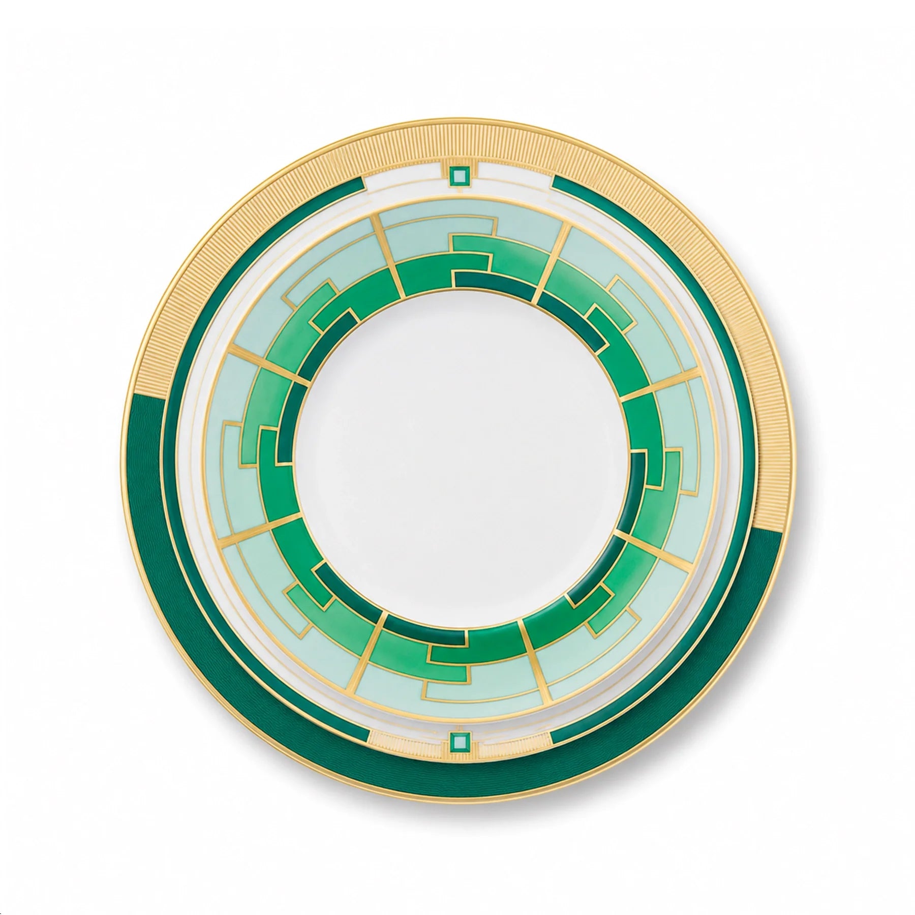 Platos de puesto de la Colección Emerald de Vista Alegre, mostrando el patrón geométrico en verde y oro mate.
