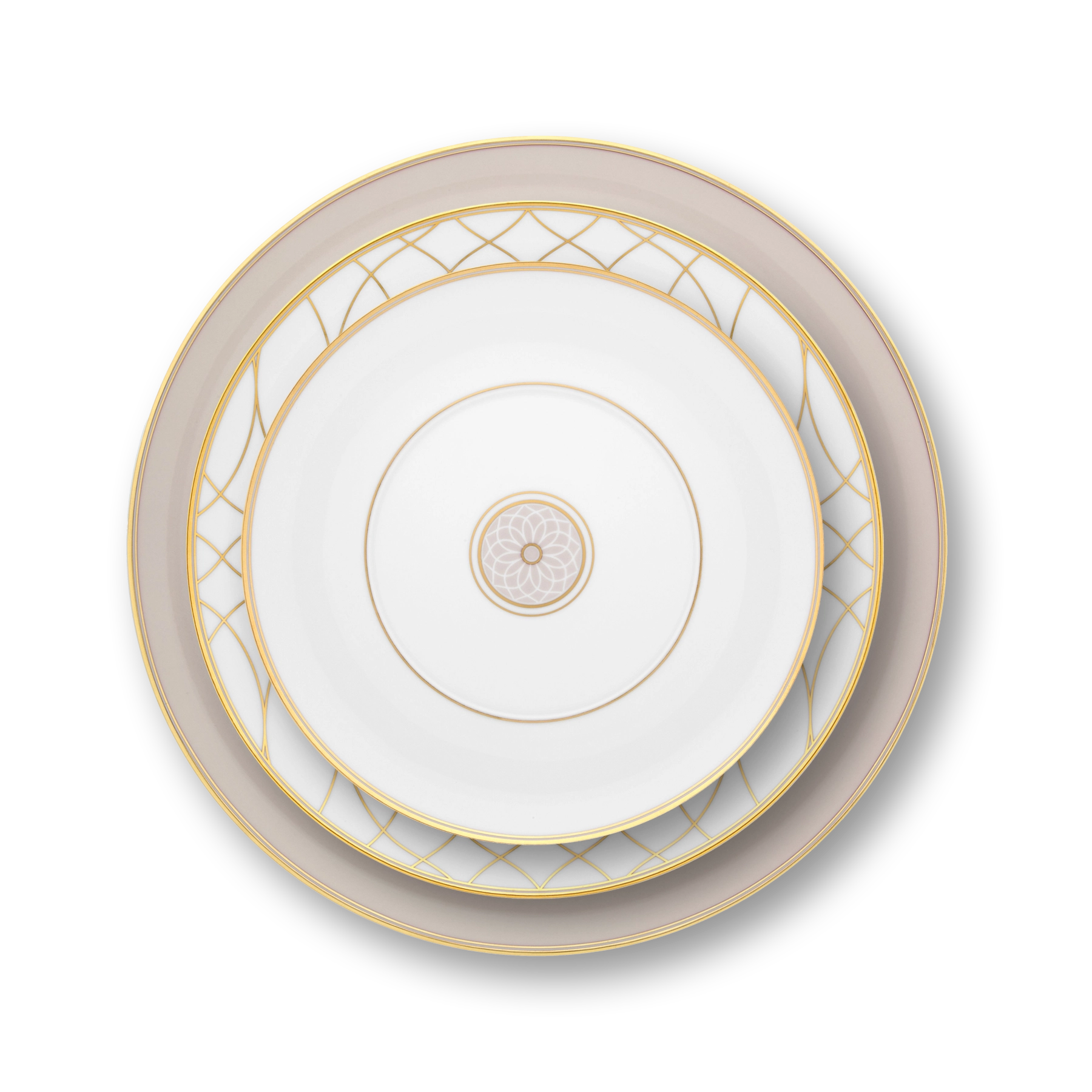 Platos de la Colección Terrace de Vista Alegre mostrando los arcos góticos en oro.