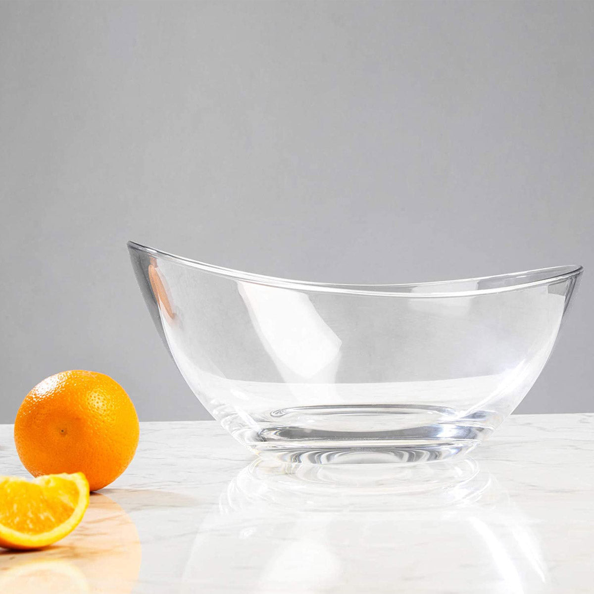 Bowl de cristal transparente ideal para ensaladas frescas.