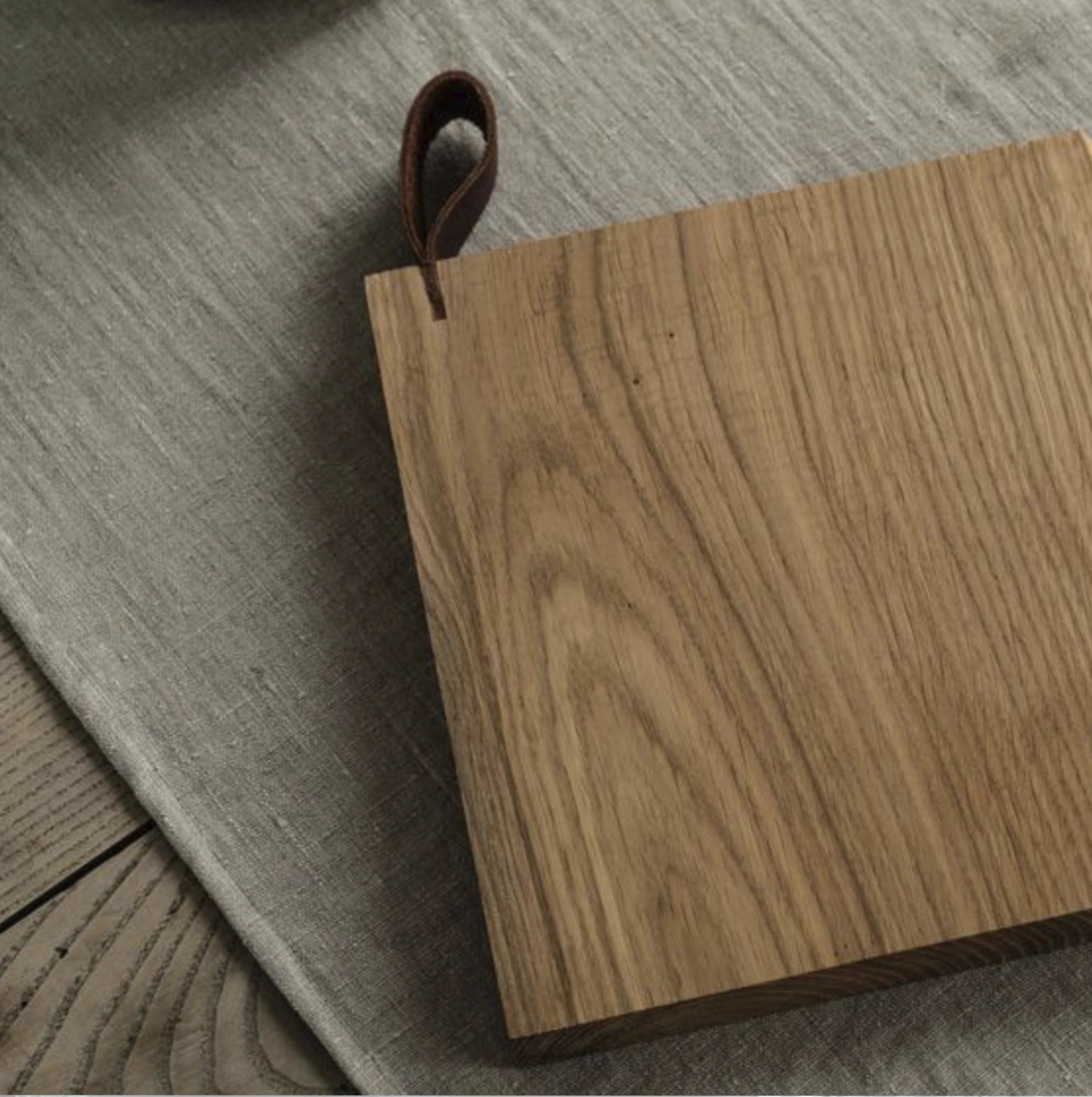 Tabla de servir de madera de acacia.