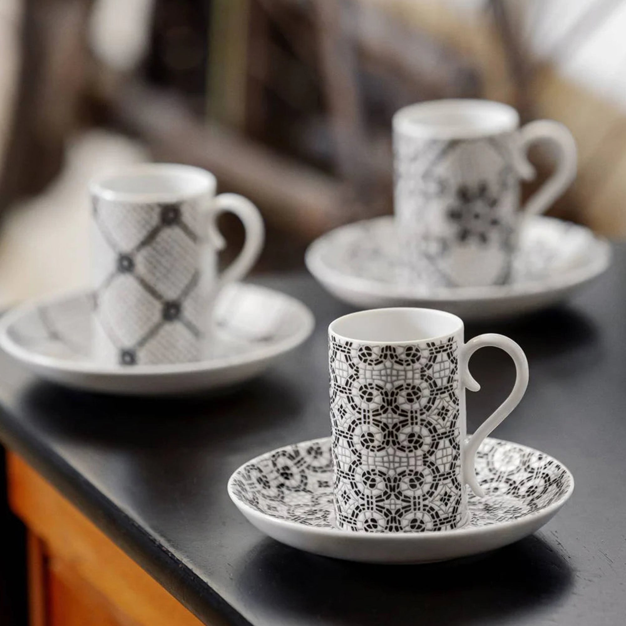 Juego de plato y taza de café de porcelana blanca con asa, para café expreso o americano.