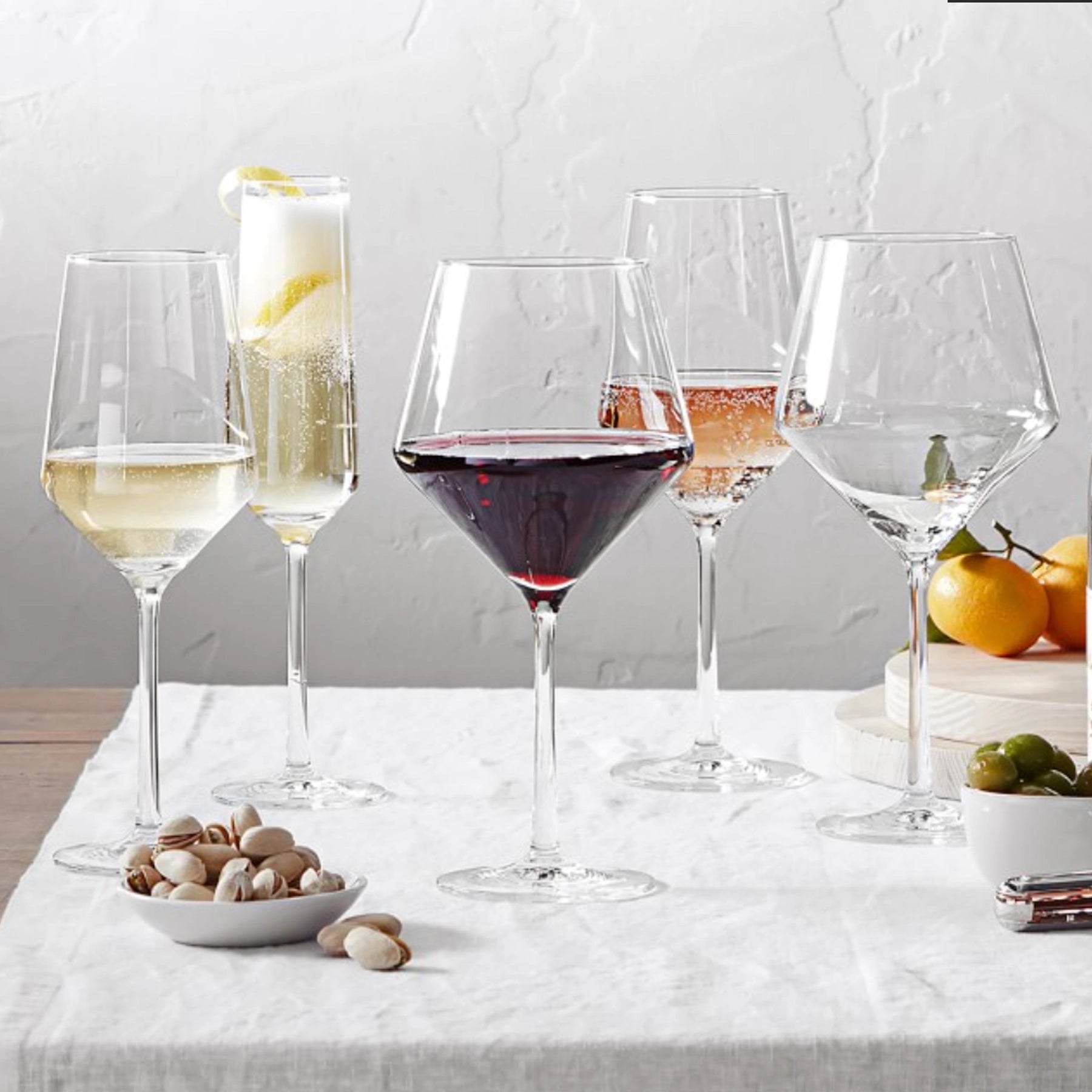 Set de copas de vino de la colección Pure de Schott Zwiesel, mostrando la silueta cónica y moderna.