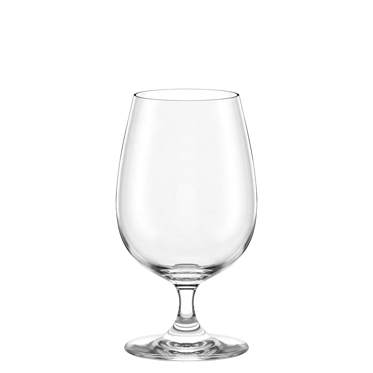 Copa de agua mineral de la colección Classic de Stölzle Lausitz, mostrando su silueta de líneas rectas y tallo sólido en cristal transparente de 450 ml.