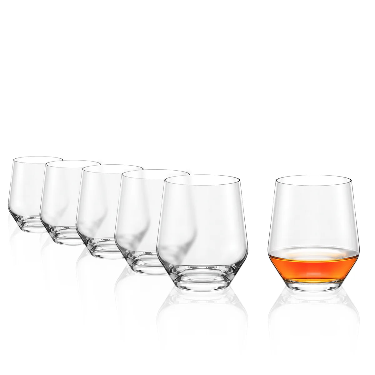 Set de Vasos Whisky Quatrophil Stolzle con un whisky, destacando su elegancia.