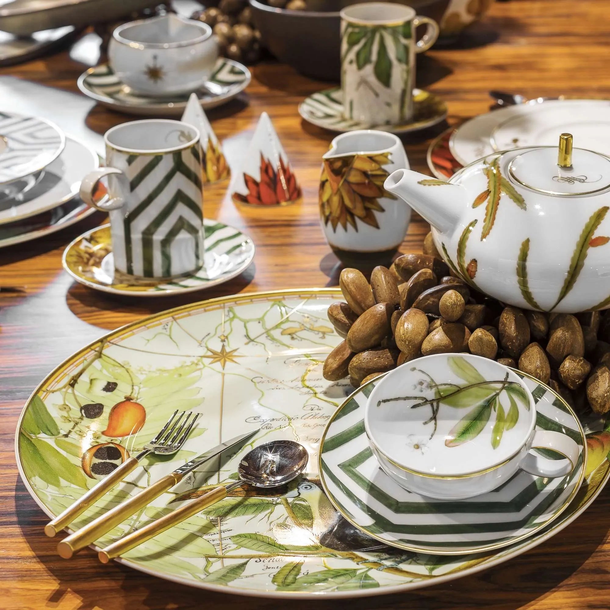 PLATO Y TAZA DE TÉ AMAZONIA