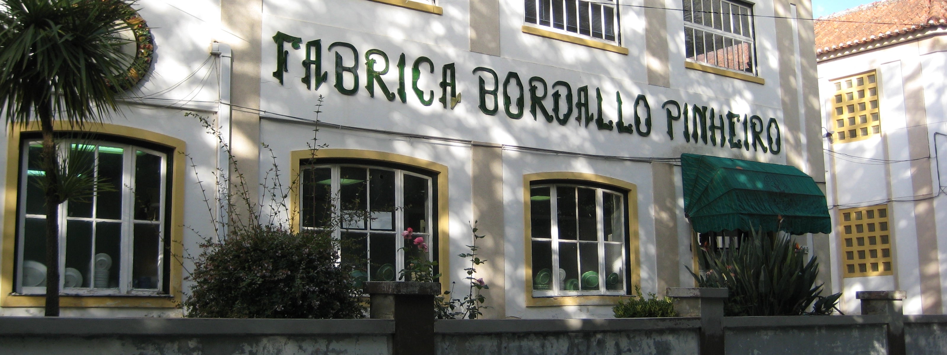 Fabrica de cerámica portuguesa Bordallo Pinheiro con los mejores diseños artesanales.
