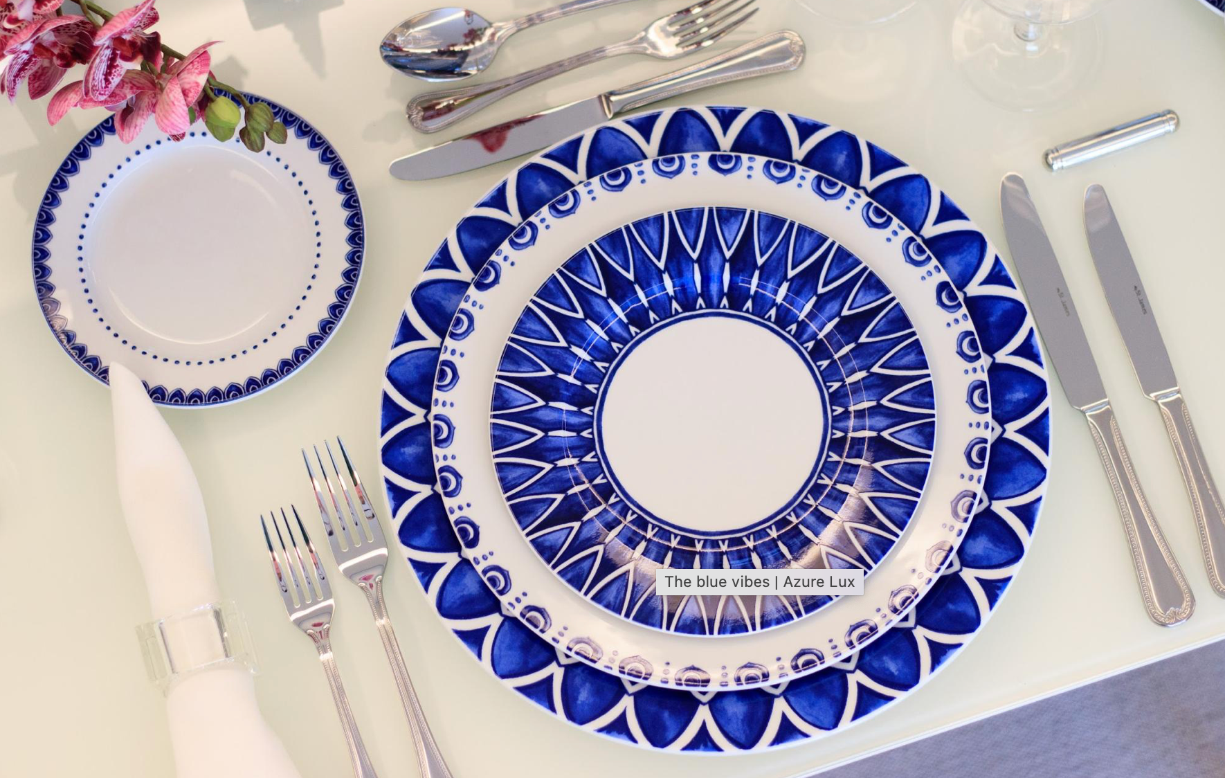 Detalle del patrón portugués en el Plato Azure Lux