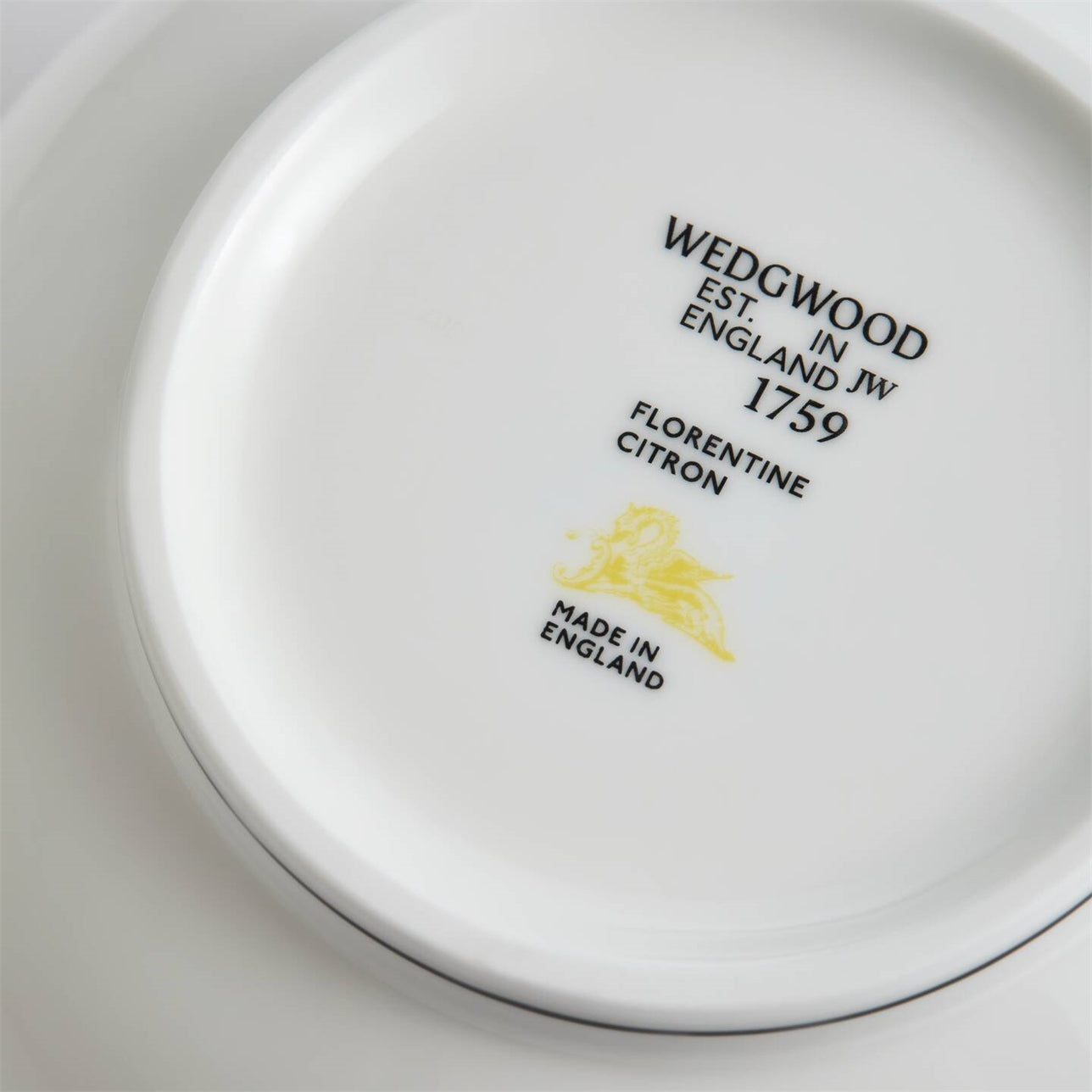 Detalle del icónico estampado florentino en la Tetera Florentine Citron.
