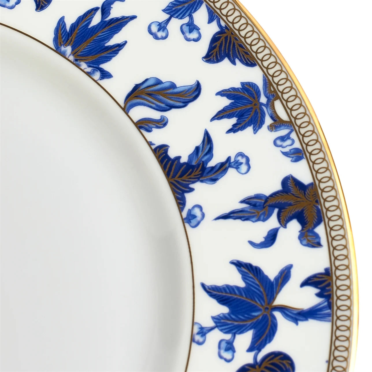Detalle del diseño floral azul del plato postre Hibiscus.