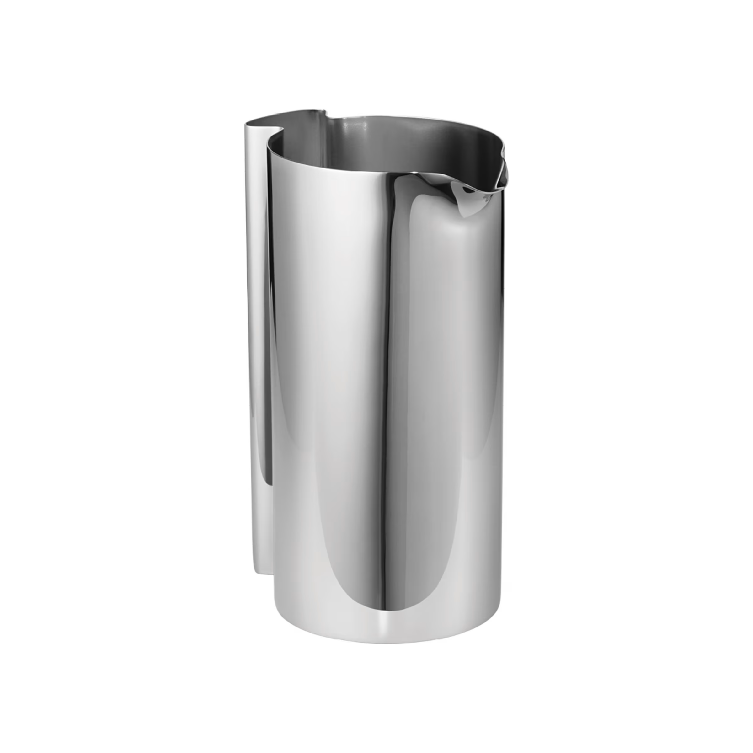 Jarra de servicio de 1.5 litros de la colección Koppel de Georg Jensen en acero inoxidable pulido a espejo, mostrando su diseño cilíndrico y su sutil pico.