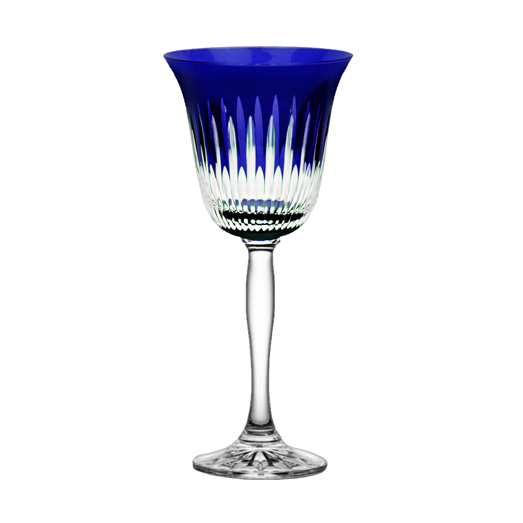 Detalle del diseño facetado de copa azul
