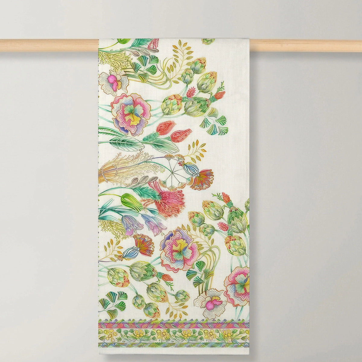 Vista cenital completa del mantel Artigemme en 100% lino puro italiano con estampado botánico clásico de Tessitura Toscana Telerie en Oporto Mesa y Cocina.