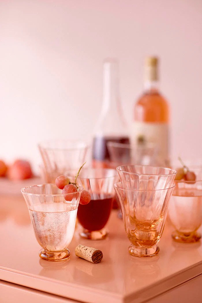 Set de 2 vasos de agua Trellis Peach en vidrio soplado. Diseño artesanal, ideal para regalar o vestir tu mesa con elegancia y color