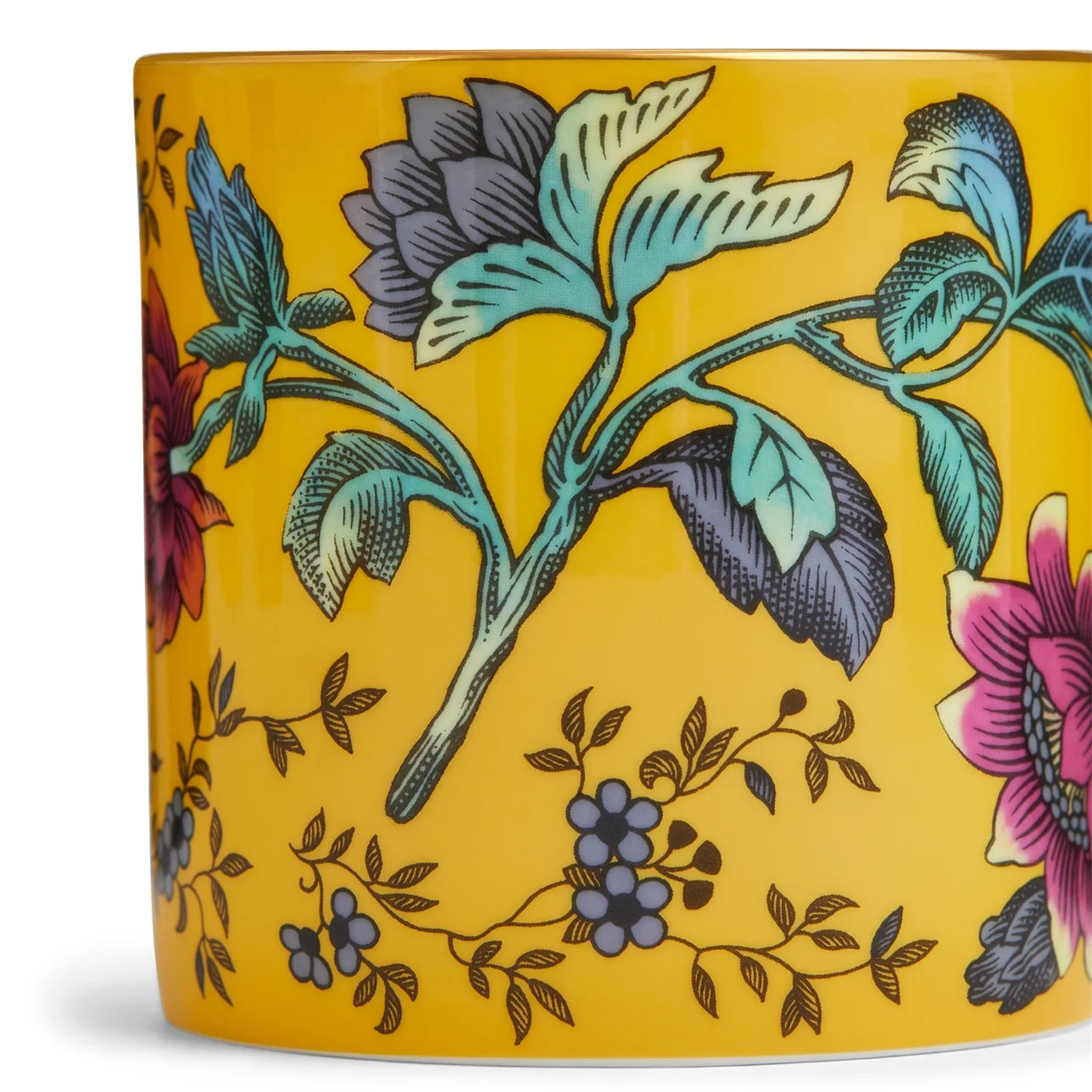 Detalle tánico con diseño floral amarillo