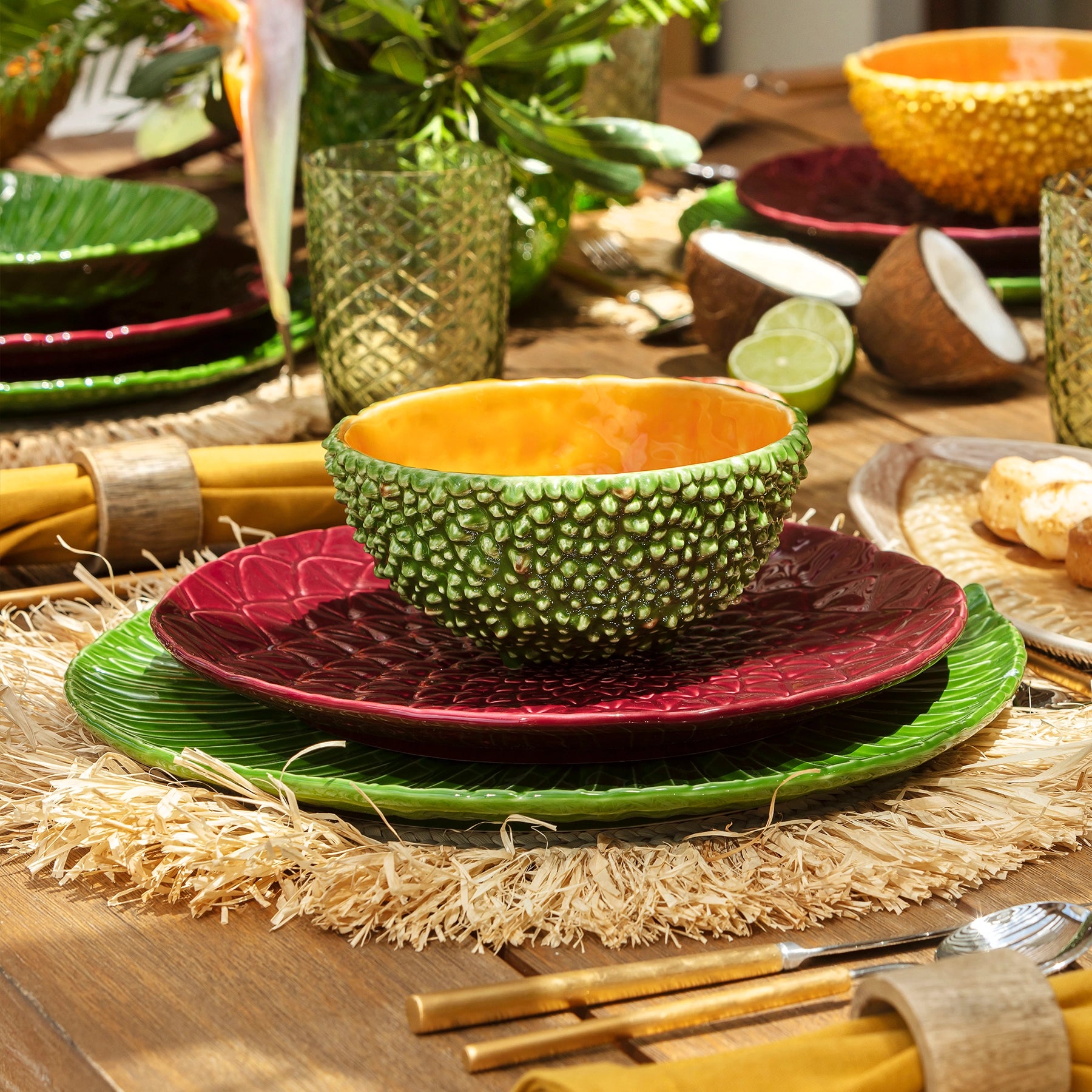 Plato decorativo Amazonia porcelana y loza