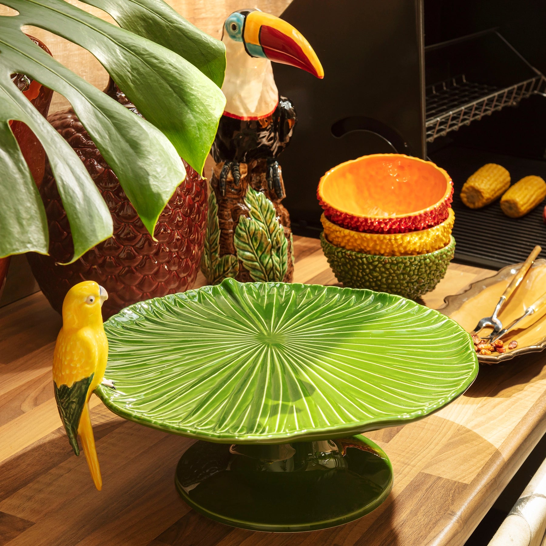 Mesa decorada con bandeja torta con pie Amazonia Vista Alegre