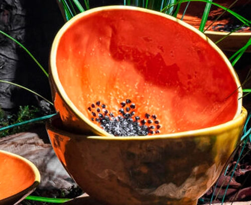 Vajilla de cerámica Bordallo Pinheiro con diseño de papaya.