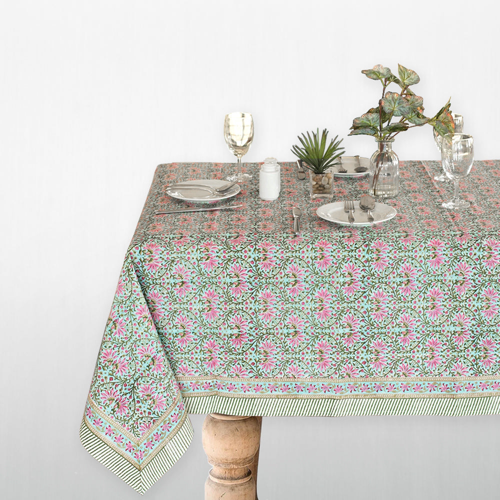 Mantel Delhi artesanal decorando mesa rectangular