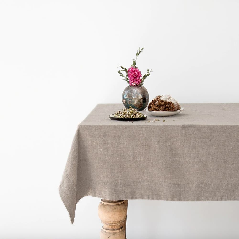 Detalle de mantel de lino premium Linen Tales