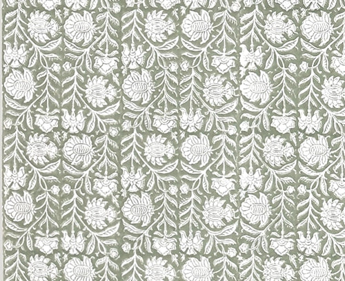 El intrincado estampado floral, aporta un encanto bohemio y rústico a tu comedor.