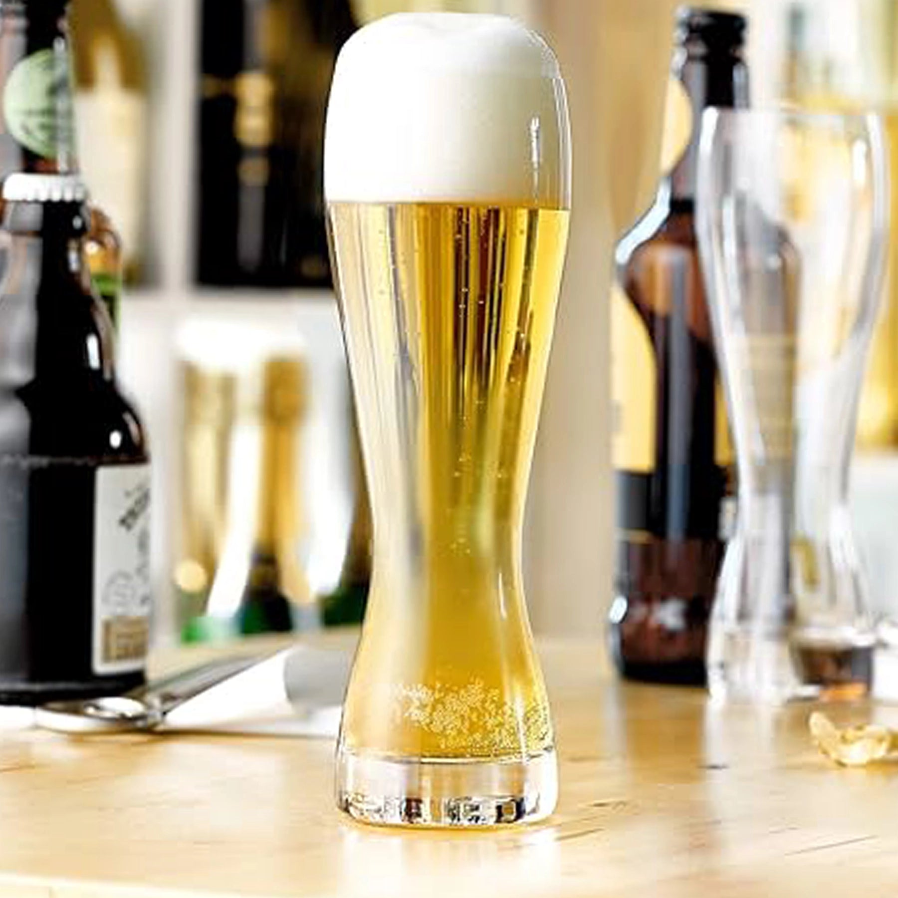 Detalle del Vaso Wheat Beer Stölzle Lausitz con espuma de cerveza.