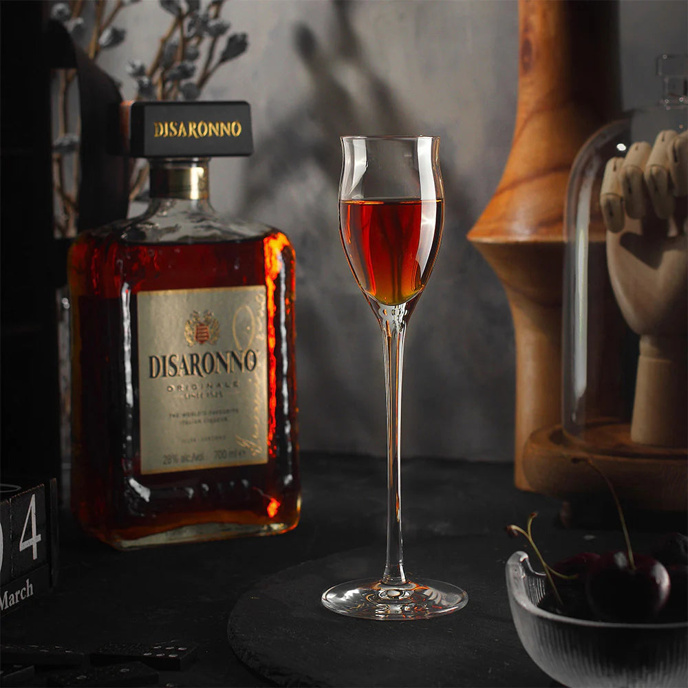 Copa de Licor Quatrophil, lista para disfrutar de un licor.