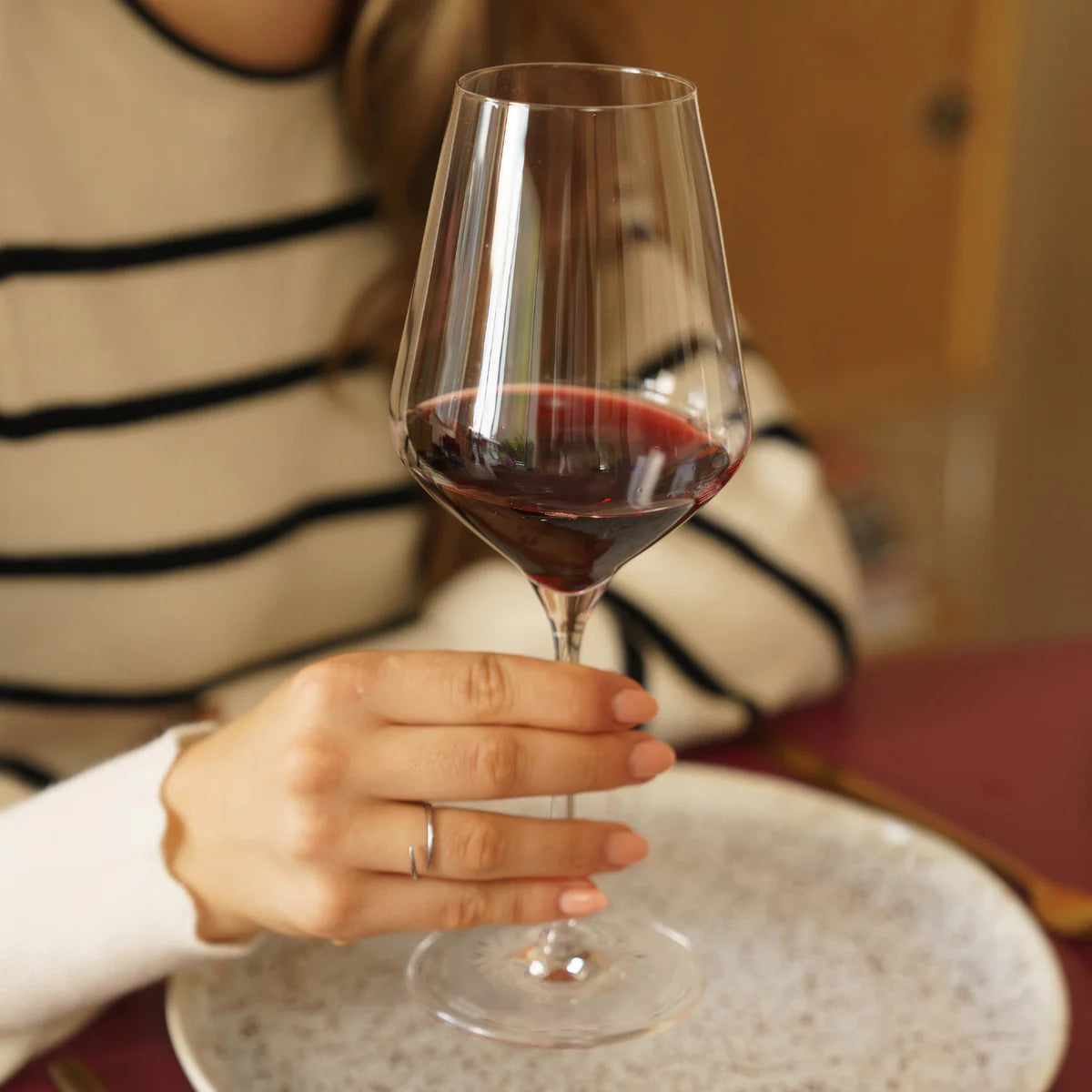 Detalle de la Copa Quatrophil de Stölzle Lausitz – Ideal para realzar el sabor del vino tinto.