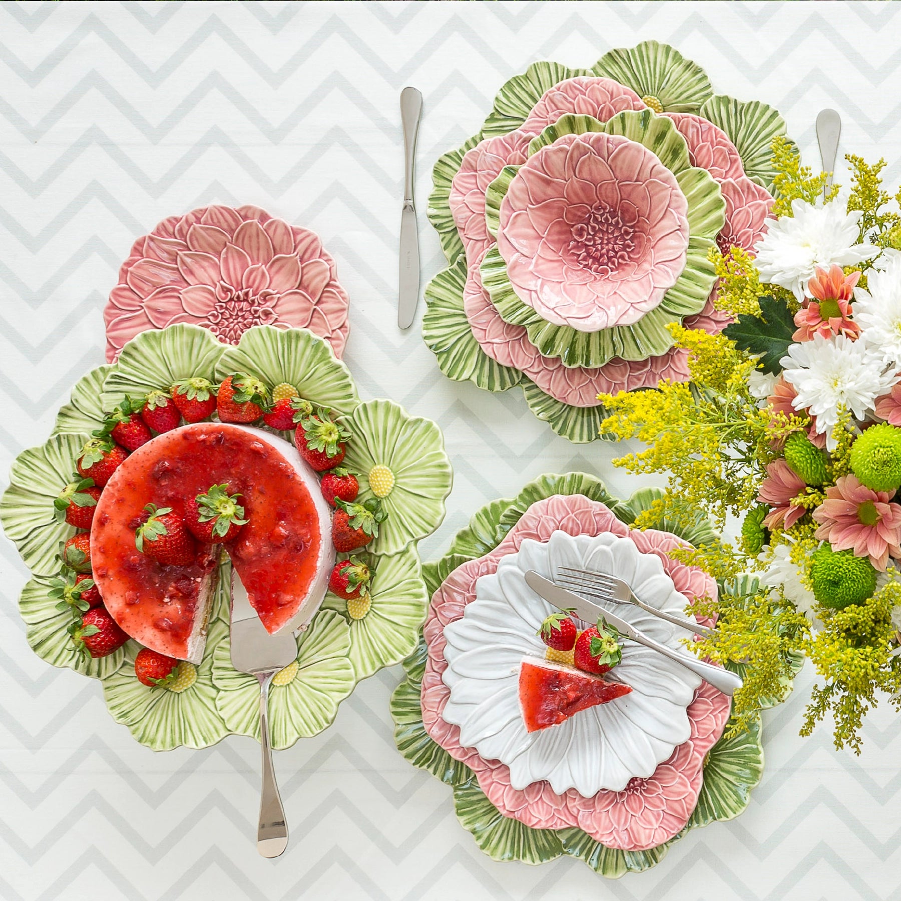 Vista superior de mesa con bowl floral Dalia de la colección María Flor