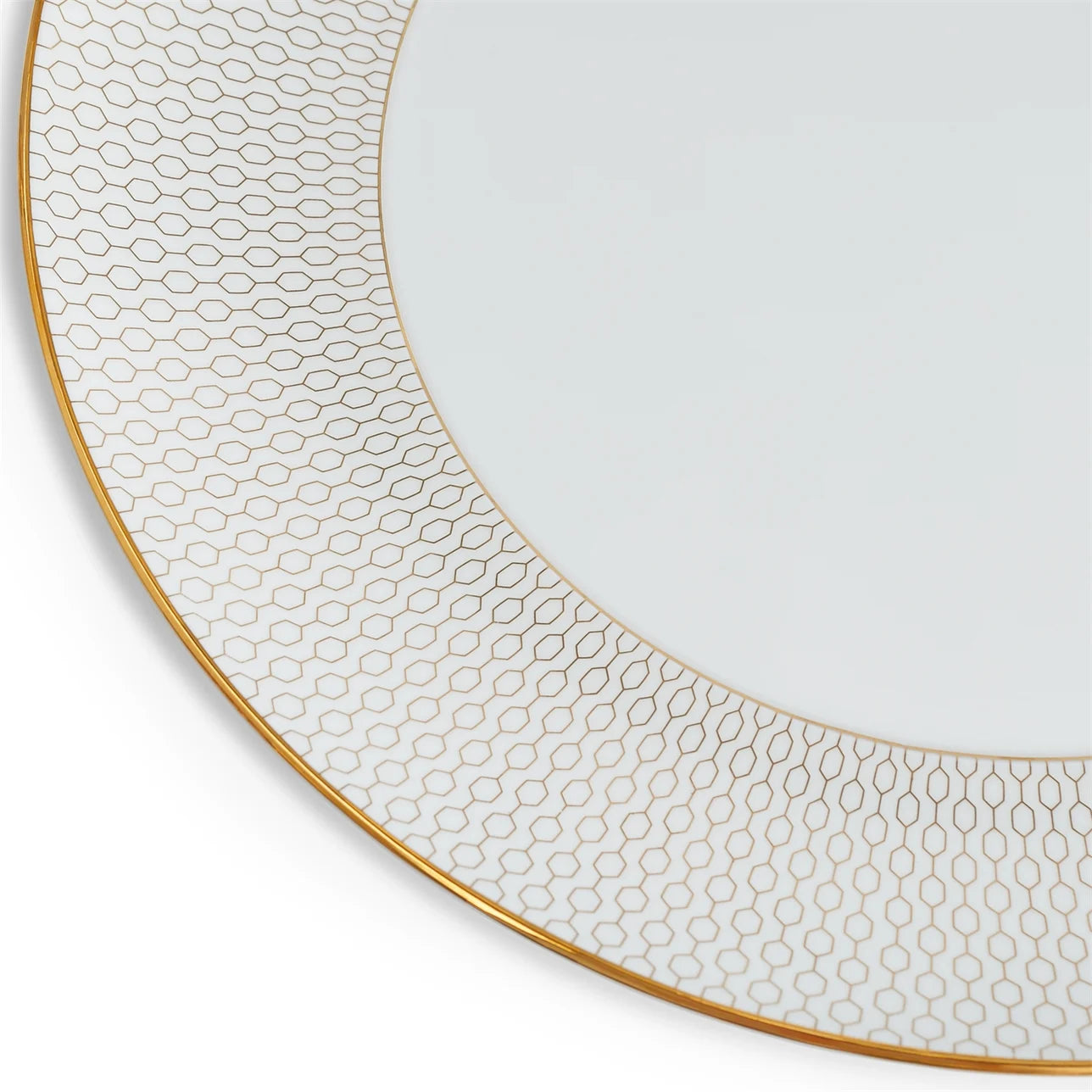 Detalle del patrón geométrico dorado en el Set 5 Piezas Gio Gold.