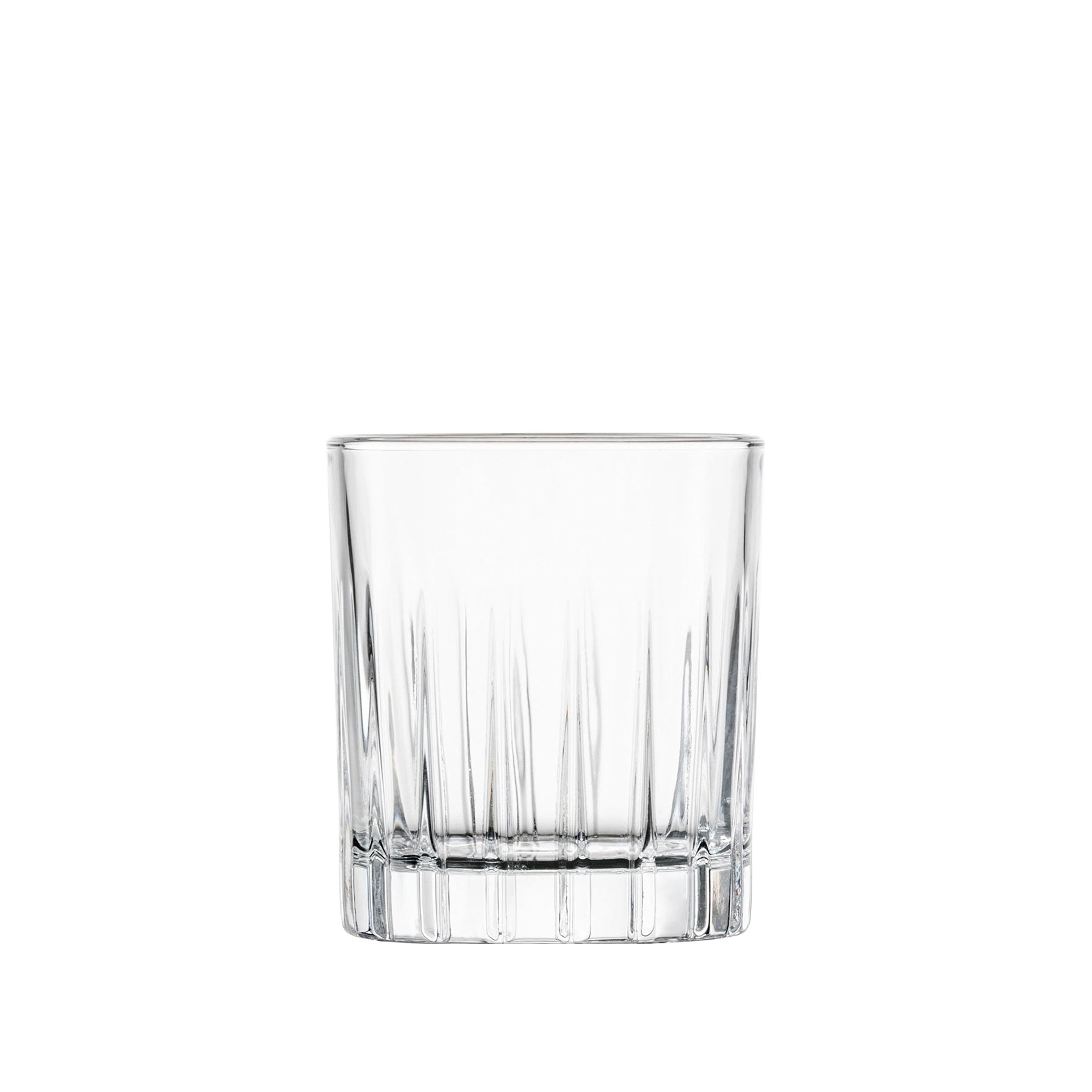 Copa Shot Stage de Zwiesel Glas, mostrando su silueta cilíndrica y diseño de líneas rectas modernas.