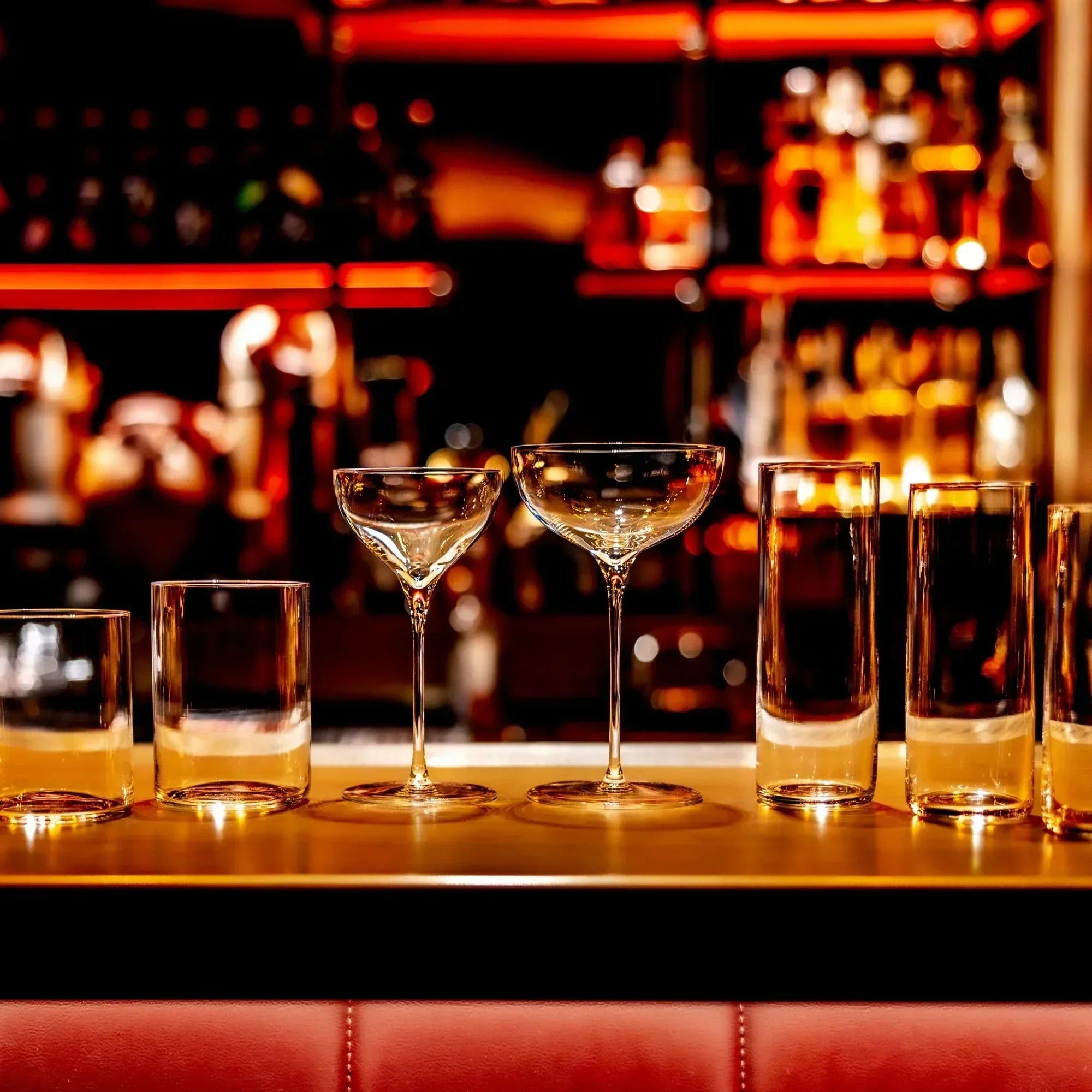 Copas & Vasos de Stölzle Lausitz con diseño elegante y tallo fino, destacando la calidad del cristal alemán.