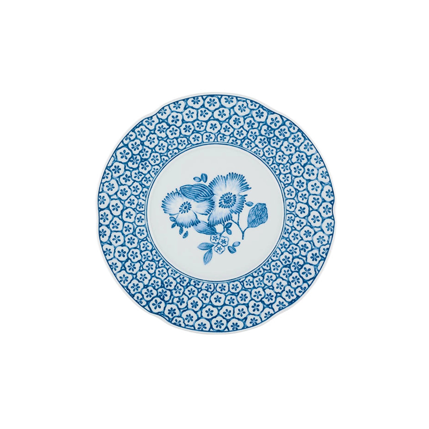 Detalle de los motivos florales vintage y el fino fileteado dorado pintado a mano en el contorno del plato de postre Coralina Azul.