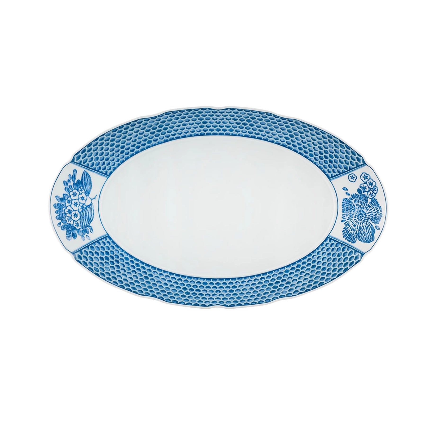Bandeja oval grande Coralina Azul de Vista Alegre en fina porcelana, mostrando su amplio estampado floral azul vintage y contorno acabado en oro genuino.