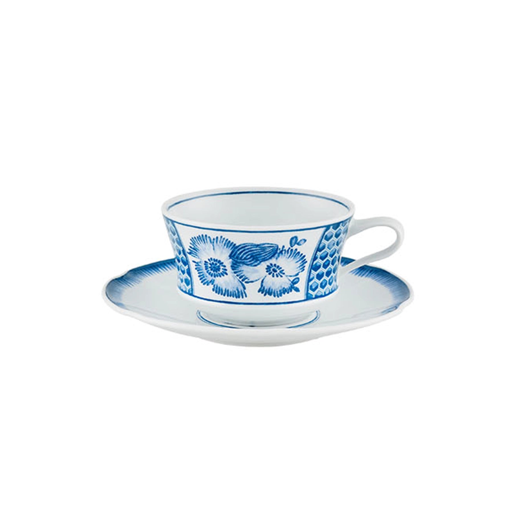 Juego de plato y taza de té Coralina Azul de Vista Alegre en fina porcelana, con estampado floral azul vintage y fileteado en oro genuino.