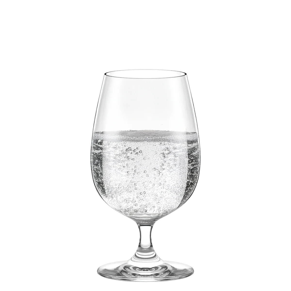 Copa Classic de 450 ml servida con agua mineral y hielo, destacando su transparencia inmaculada y diseño funcional profesional.
