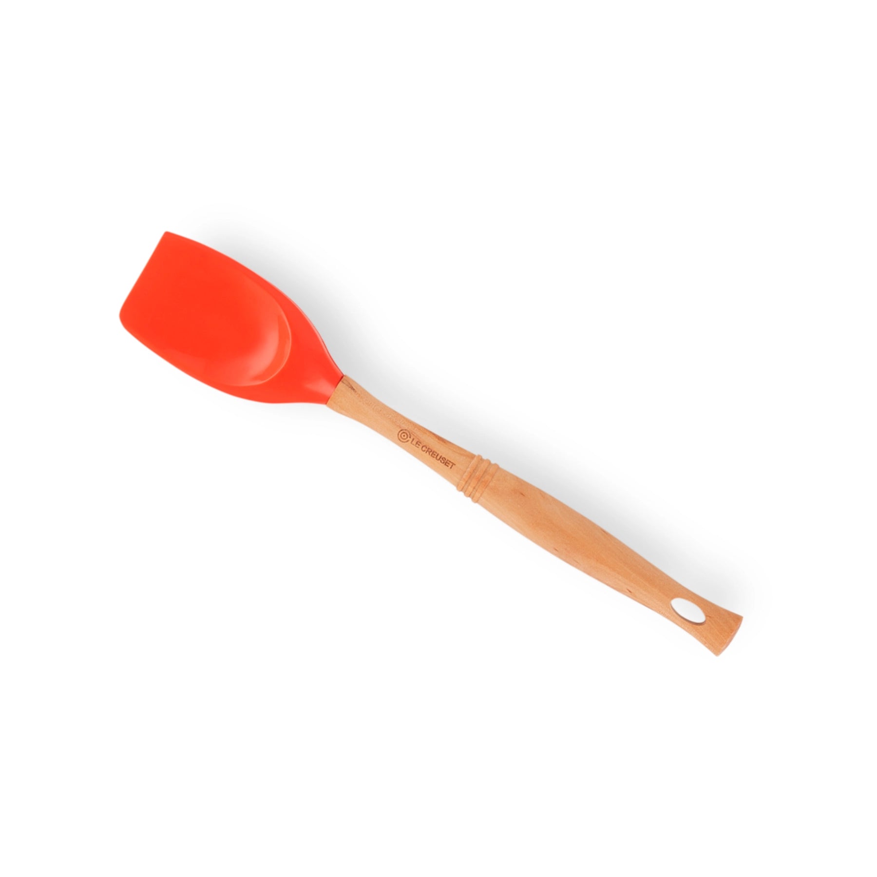 Espátula Pro Volcanico de Le Creuset, mostrando su cabezal de silicona naranja brillante y su clásico mango de madera