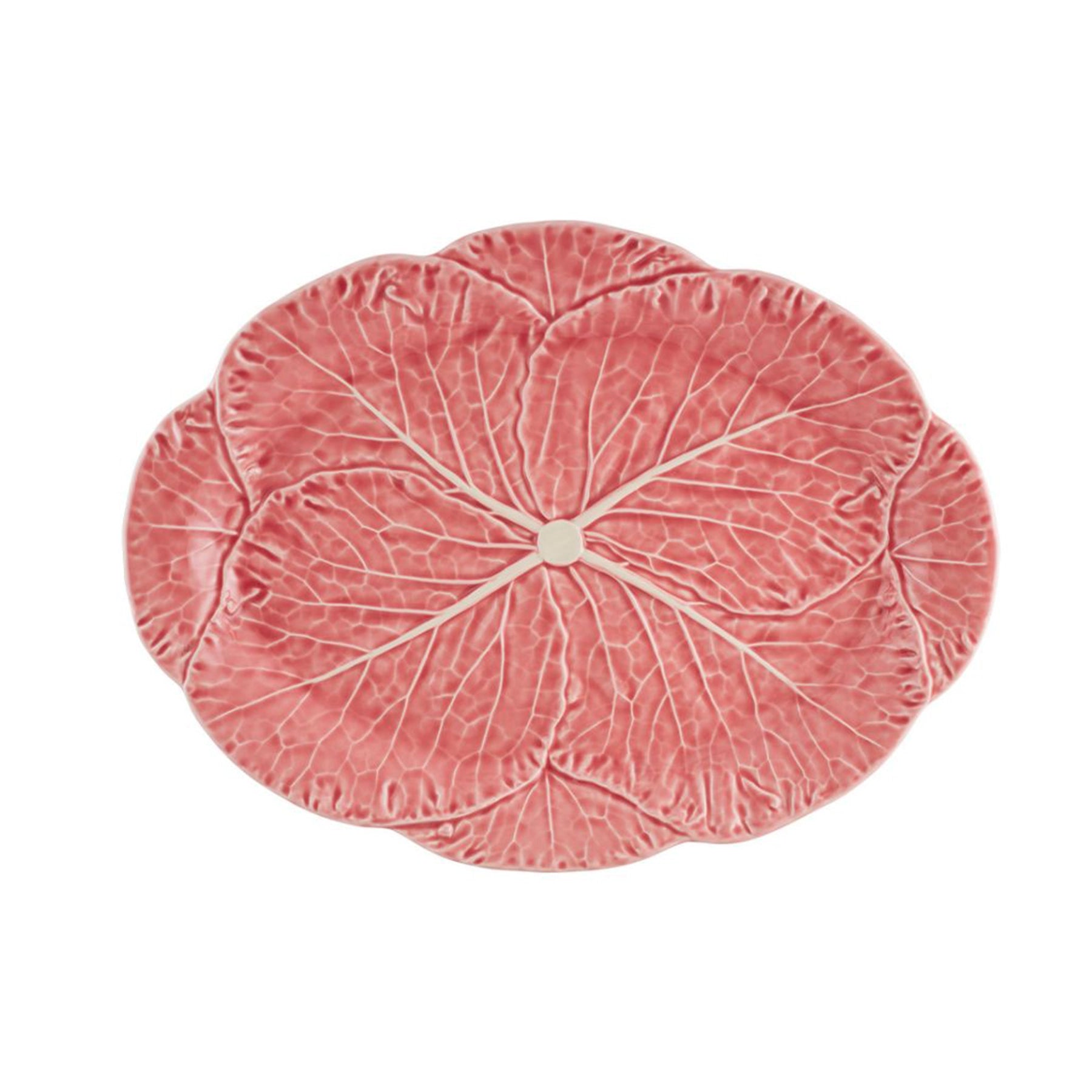 Fuente oval grande Couve Pink de Bordallo Pinheiro en loza portuguesa, mostrando su relieve detallado de hojas de col en color rosa brillante.