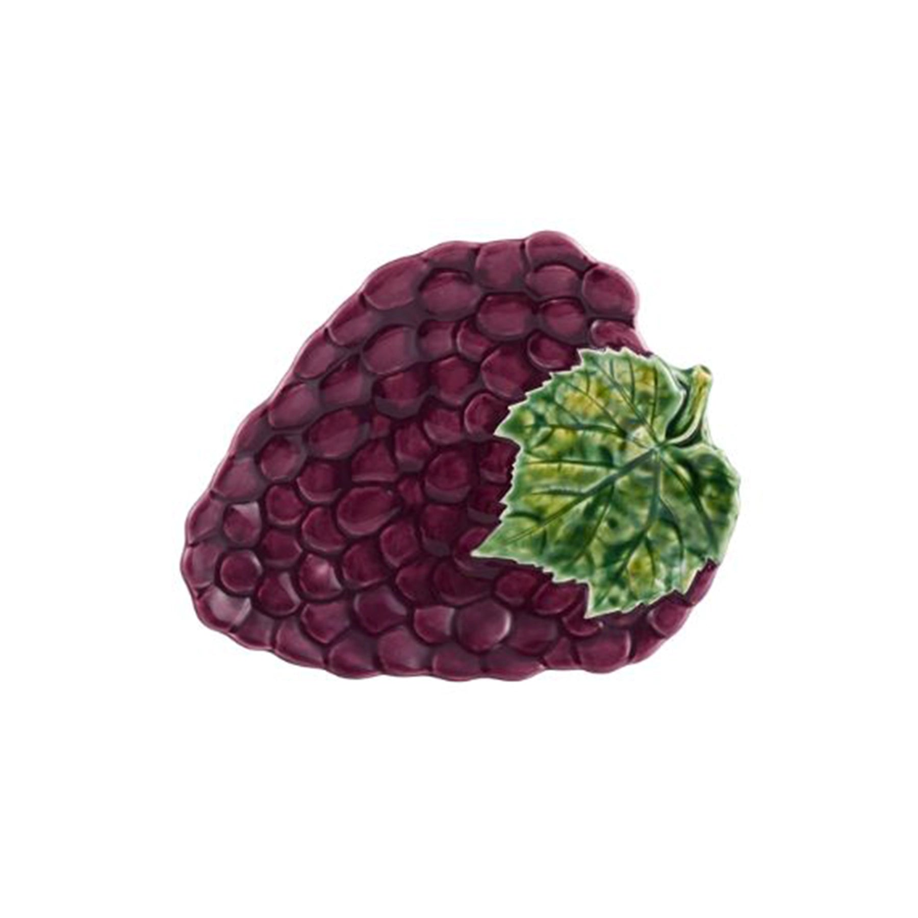 Plato de postre de la colección Uvas de Bordallo Pinheiro en loza portuguesa, mostrando su relieve detallado de hojas de vid y racimos púrpuras en el borde.
