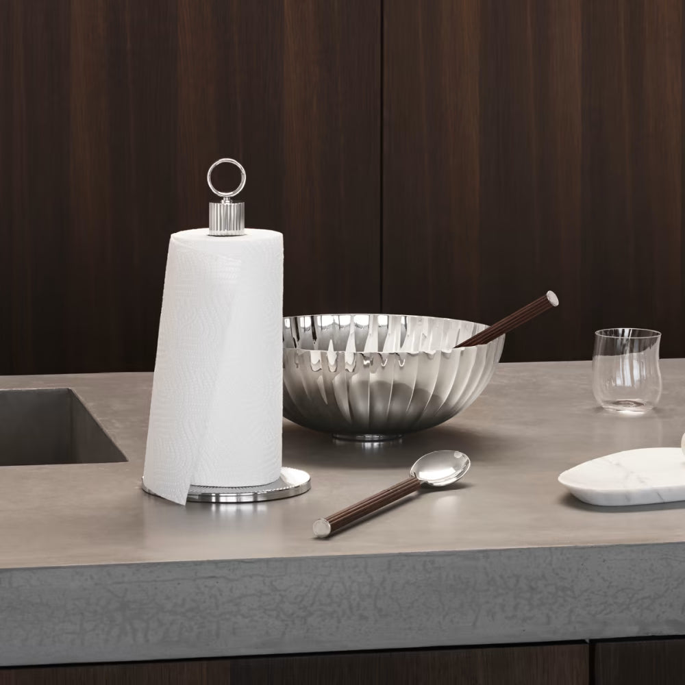 Set de ensalada Bernadotte de Georg Jensen, mostrando el diseño estriado y las formas elegantes en acero inoxidable.