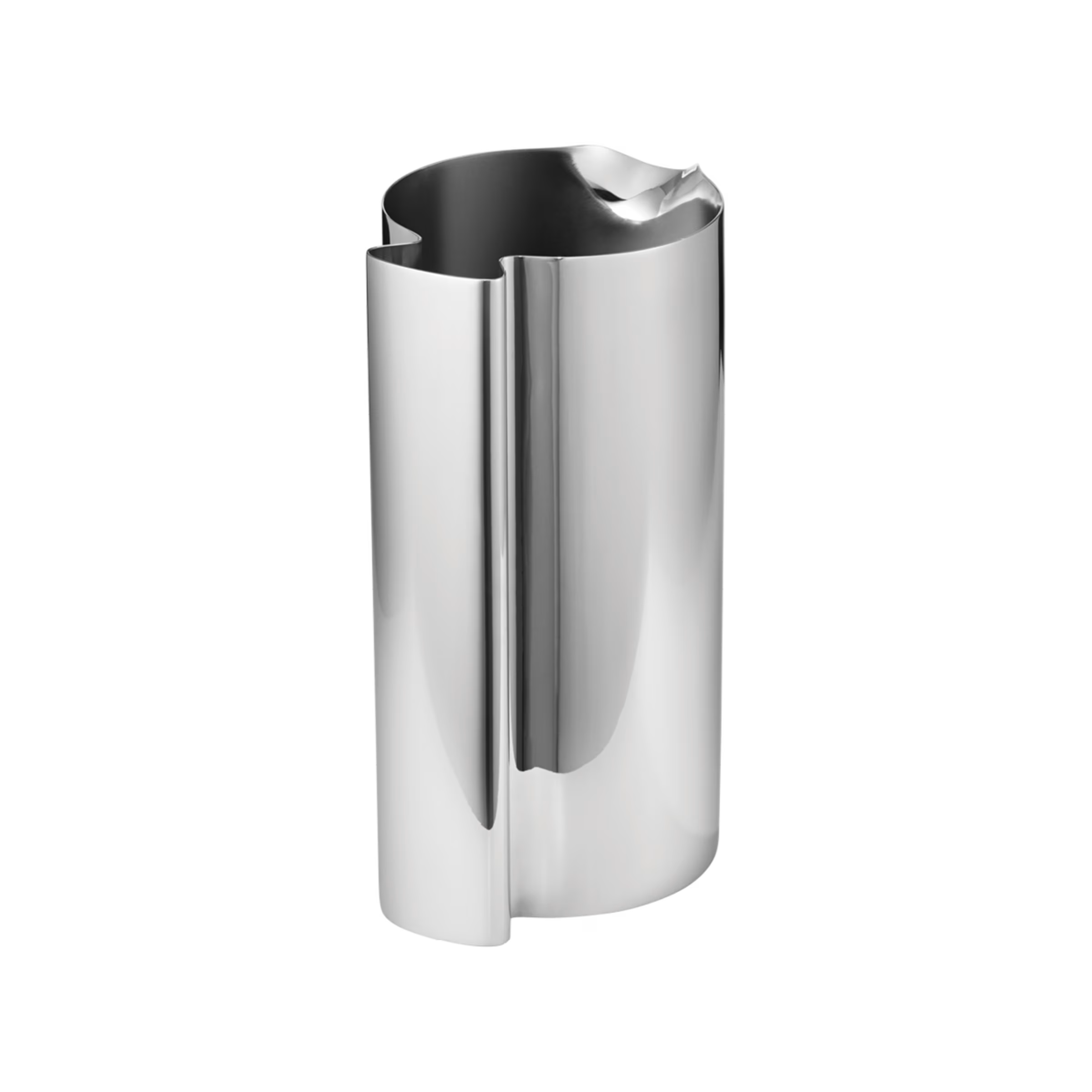 Vista posterior de la jarra Koppel de 1.5 L de Georg Jensen, detallando el pliegue cóncavo ergonómico que integra el asa al cuerpo.