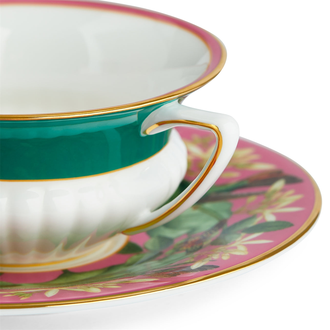 Asa ornamentada con detalles dorados y tonos rosa
