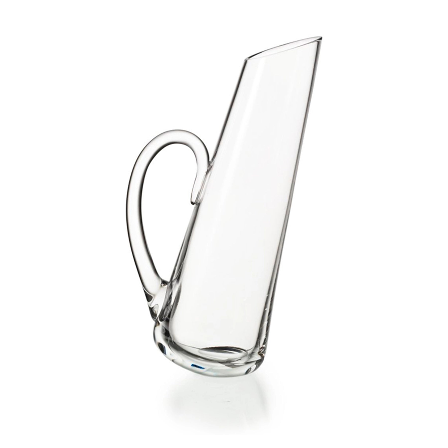 Jarra Zanzibar de Cristal de Vista Alegre, mostrando su característica forma inclinada y su brillo transparente.