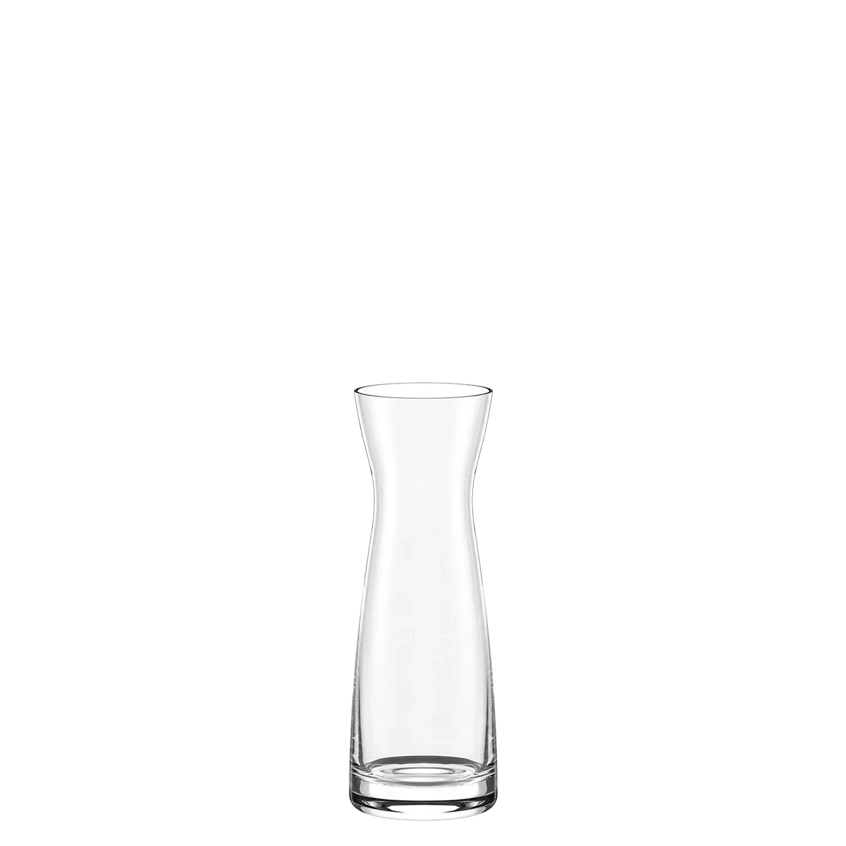 Jarra Carafes & Jugs XS de Stolzle Lausitz, mostrando su diseño elegante y tamaño compacto sobre una mesa de madera.