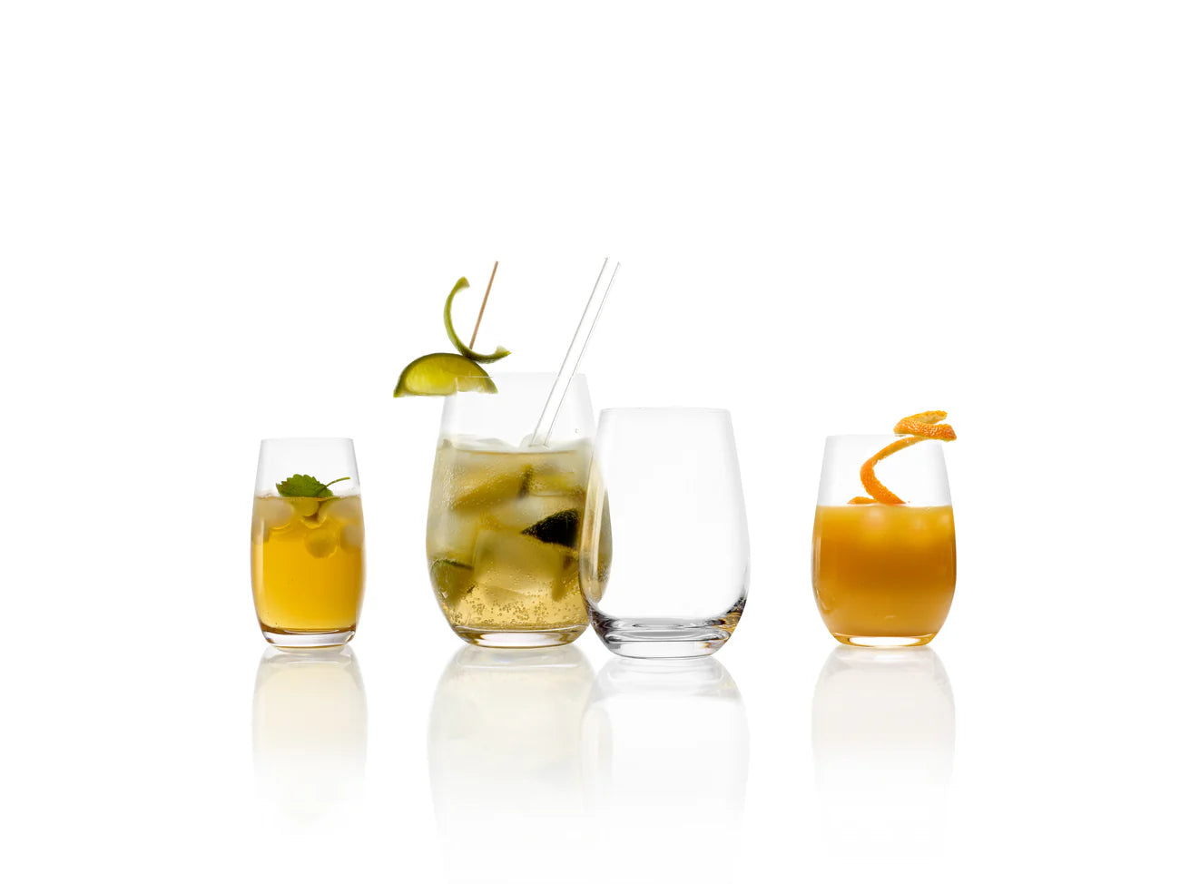 Vasos multipropósito Event de Stolzle Lausitz con bebidas refrescantes.