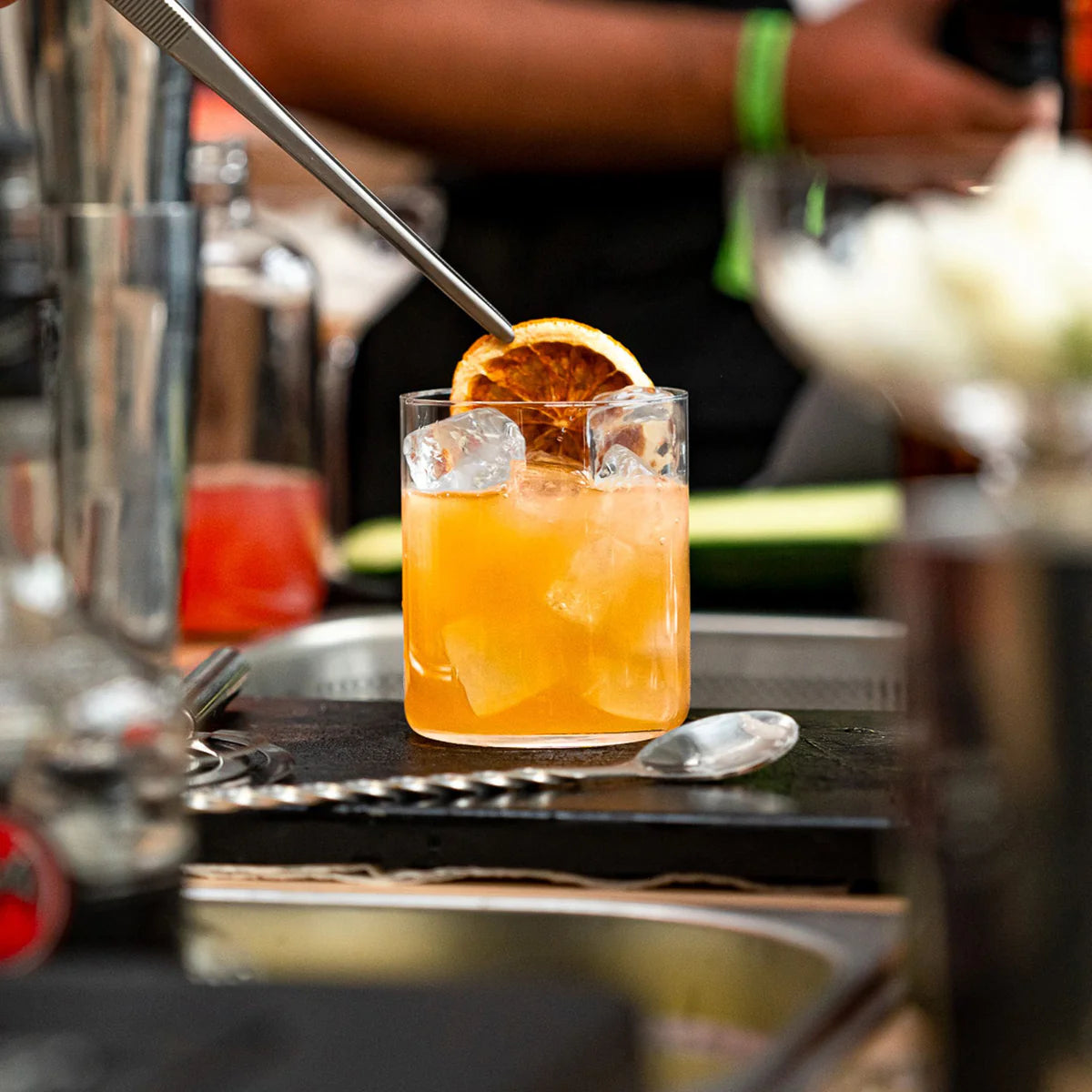 Detalle del Vaso Whisky Old Fashioned Kyoto de Stolzle Lausitz con su base robusta y calidad excepcional.