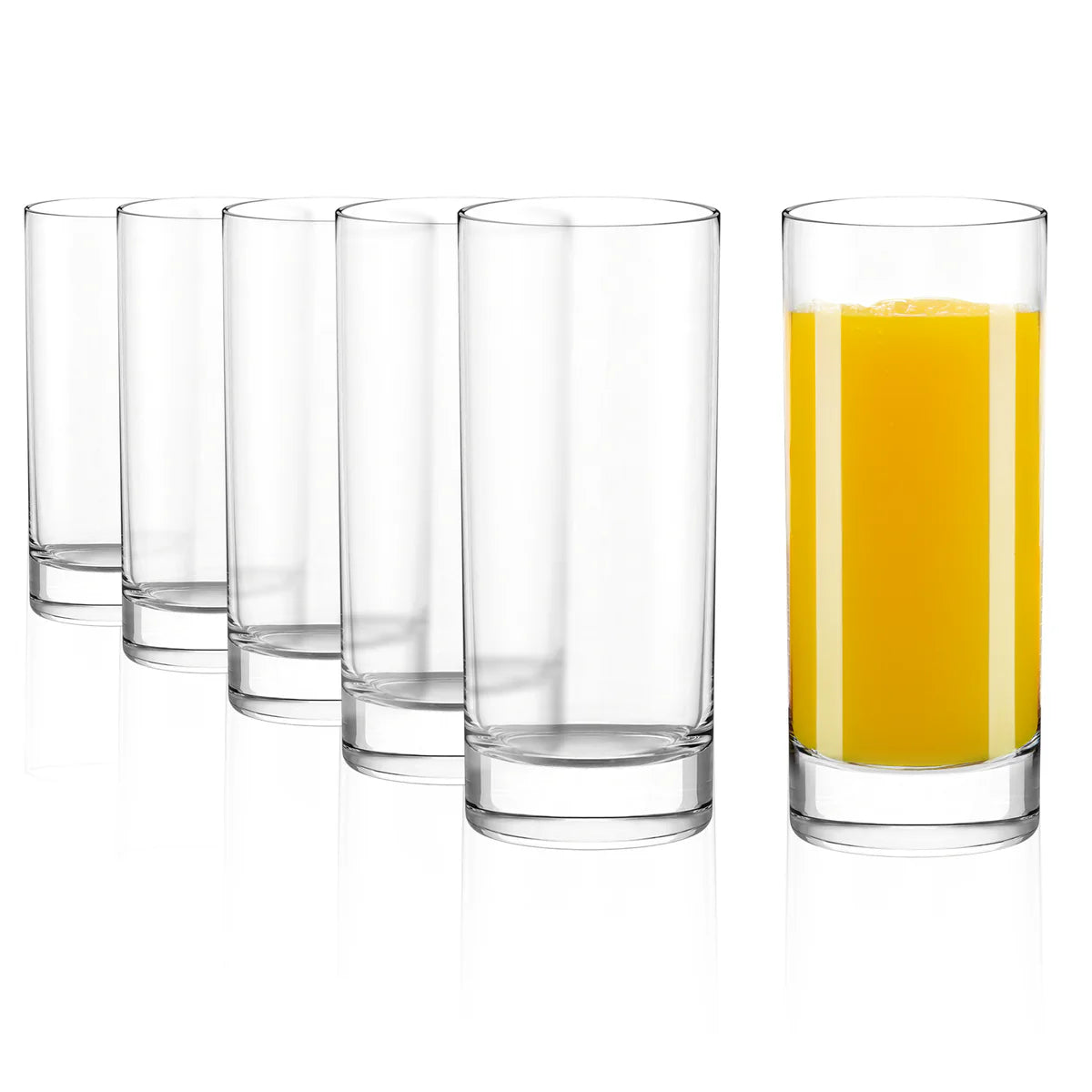 Conjunto de vasos de jugo New York de Stolzle Lausitz en una mesa, resaltando su calidad y sofisticación.
