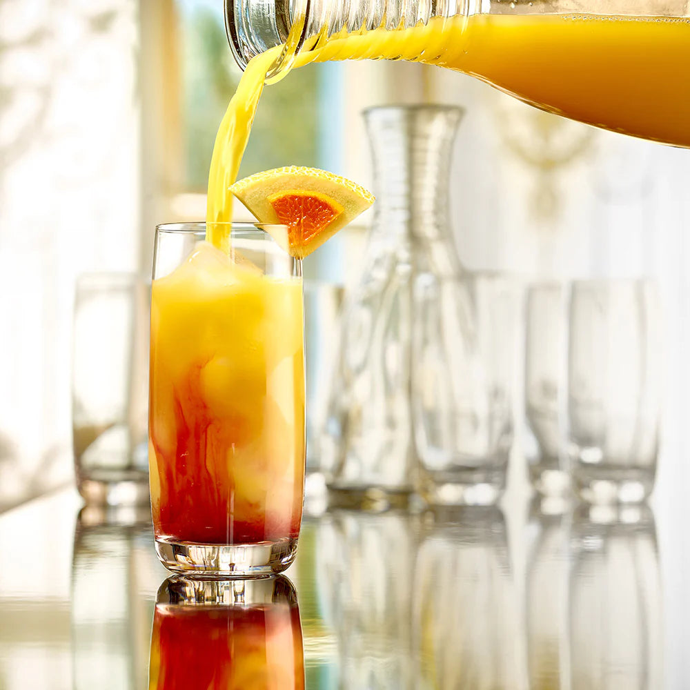 Vaso Longdrink Weinland Stolzle Lausitz en una mesa elegante.